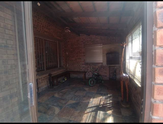 5 BEDROOM DETACHED FOR SALE IN TASBET PARK EXT 1